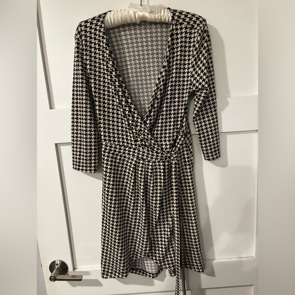 Have‎ Houndstooth Wrap Dress with 3/4 Sleeves - Size S